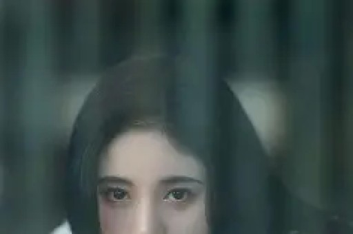 21岁女孩靠“隐私部位”年赚8300万美元比肩詹姆斯！这届网红为何集体反着穿？